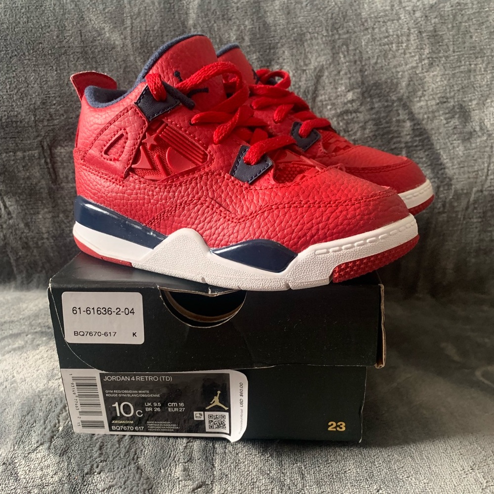 Jordan 4 Retro sneakers